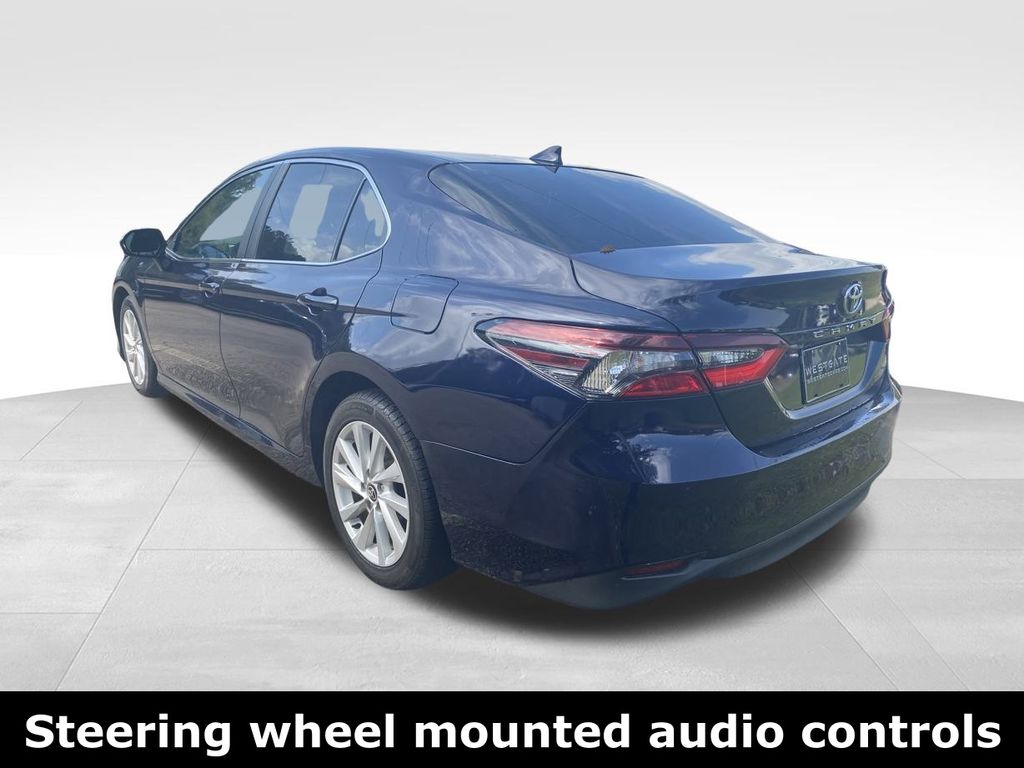 2022 Toyota Camry LE photo 3