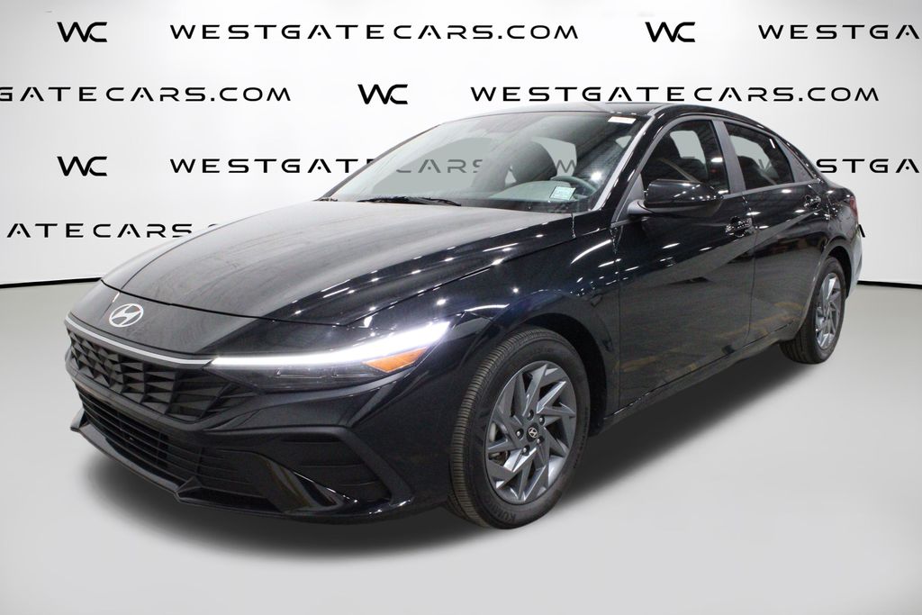 2024 Hyundai Elantra SEL's photo