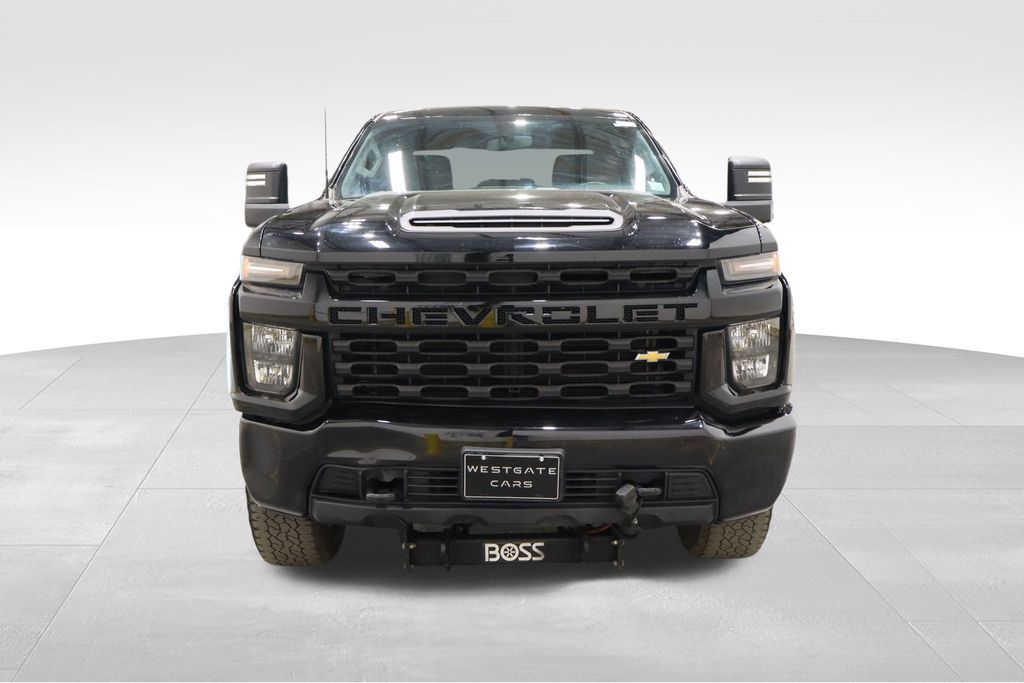 2022 Chevrolet Silverado 2500HD Custom photo 2