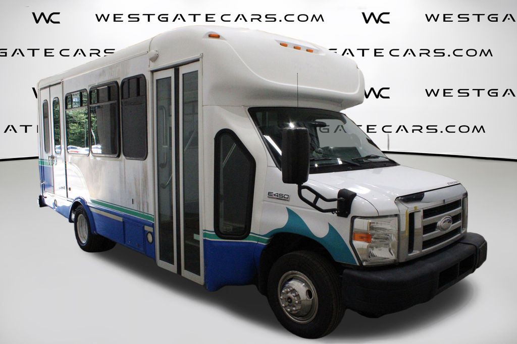 2015 Ford E-Series Cutaway Base's photo