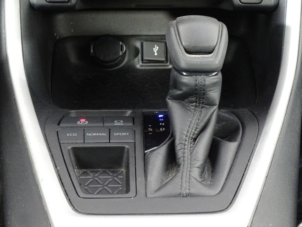 2021 Toyota RAV4 LE - Photo 35