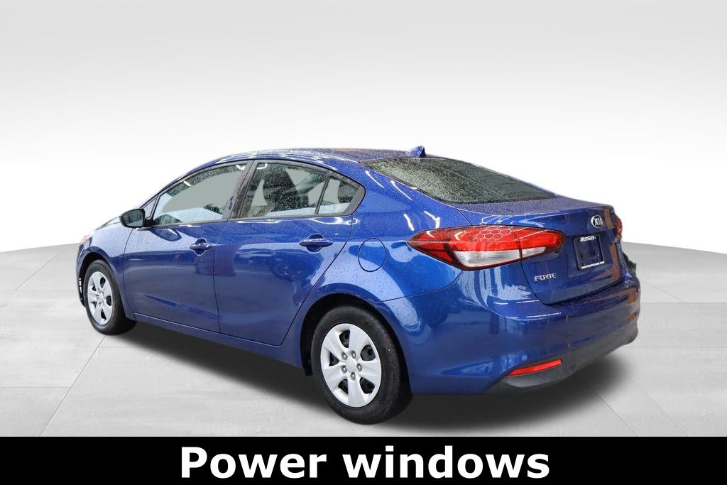 2017 Kia Forte LX photo 3