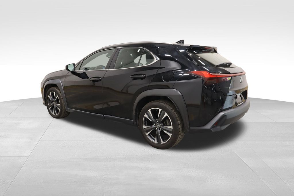 2021 Lexus UX 200 photo 3