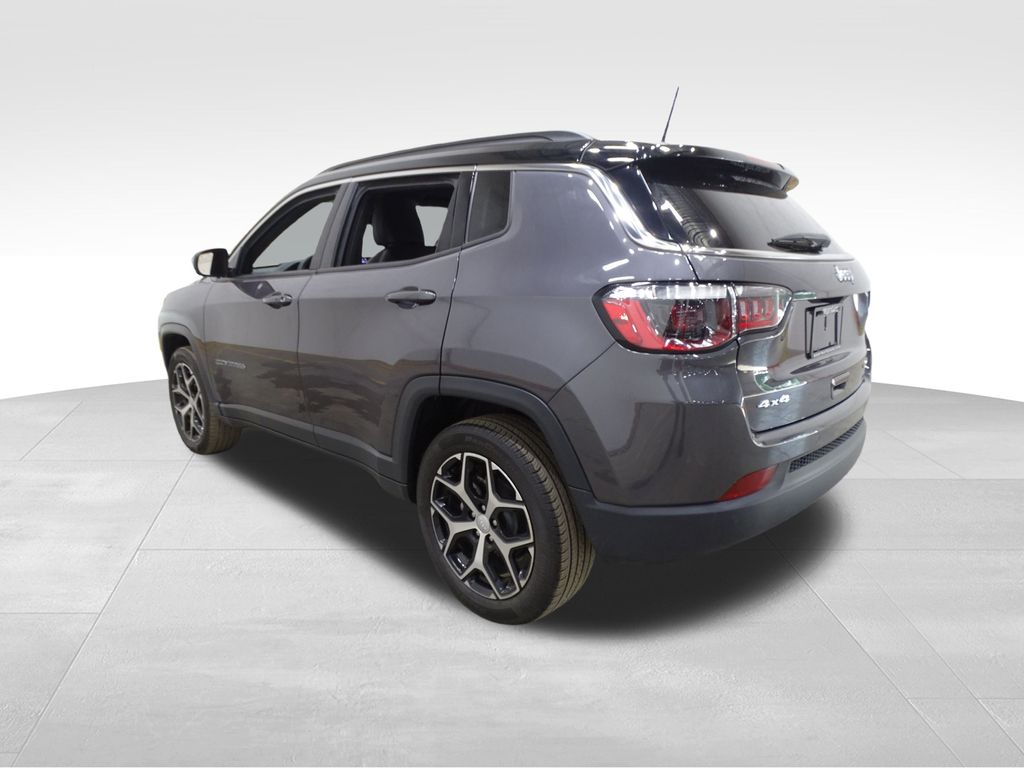 2024 Jeep Compass Limited photo 3