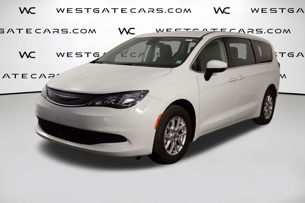 2023 Chrysler Voyager LX's photo
