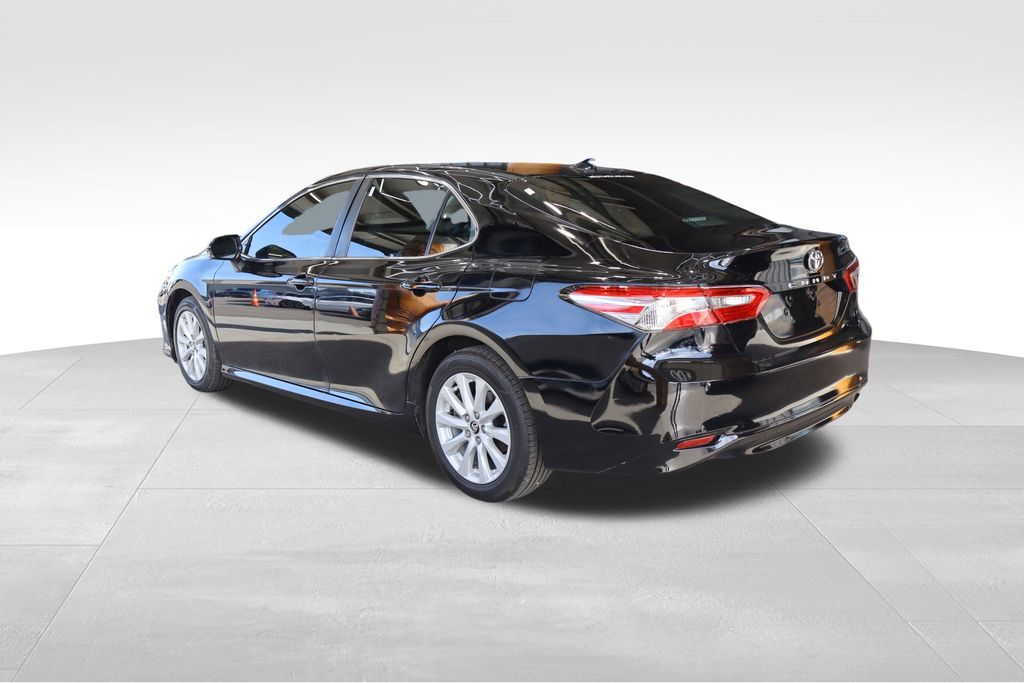 2020 Toyota Camry LE photo 3
