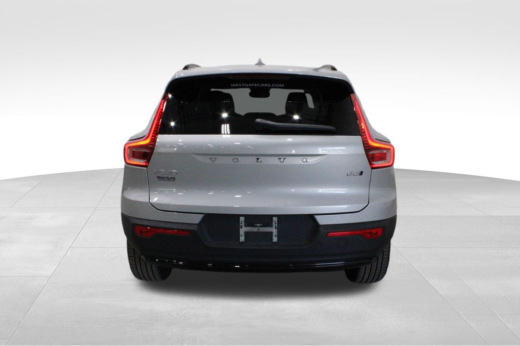 2025 Volvo XC40 Plus photo 4