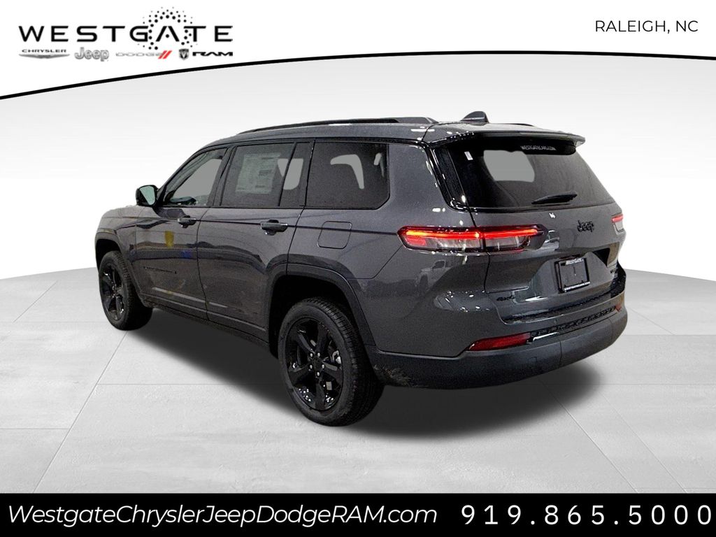 2025 Jeep Grand Cherokee Limited photo 3