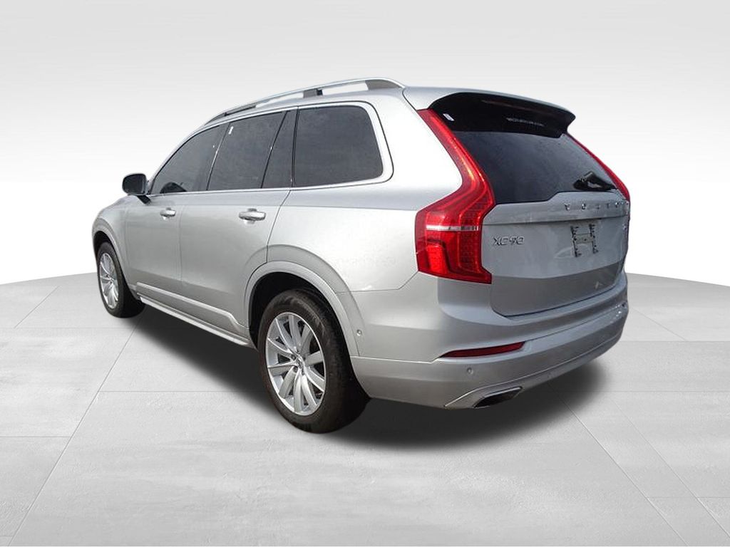 2018 Volvo XC90 T6 AWD Momentum photo 2