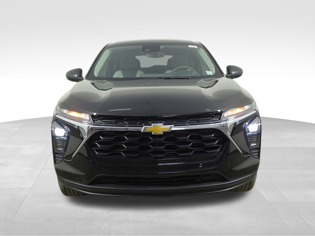 2025 Chevrolet Trax LS photo 2