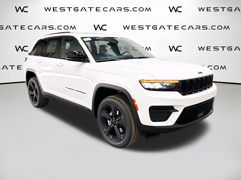 2025 Jeep Grand Cherokee Altitude's photo