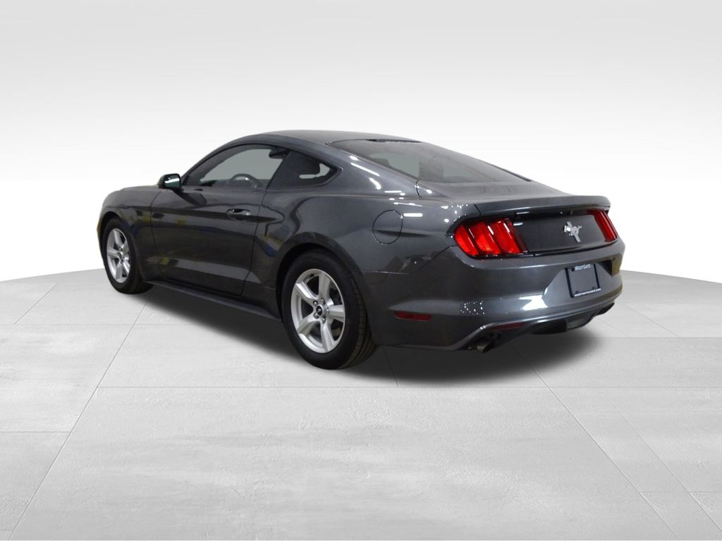 2017 Ford Mustang V6 photo 3
