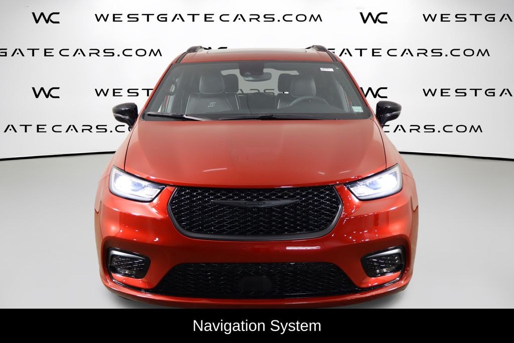 Used 2025 Chrysler Pacifica Limited Van Passenger Van