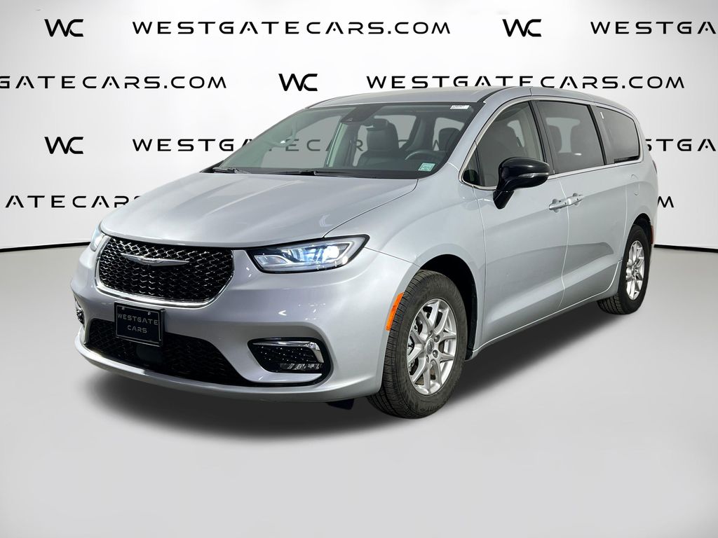 2024 Chrysler Pacifica Touring L's photo