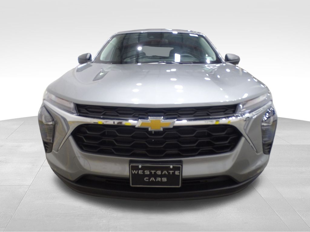 2024 Chevrolet Trax LS photo 2