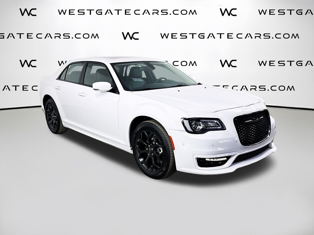 2023 Chrysler 300 Touring L's photo