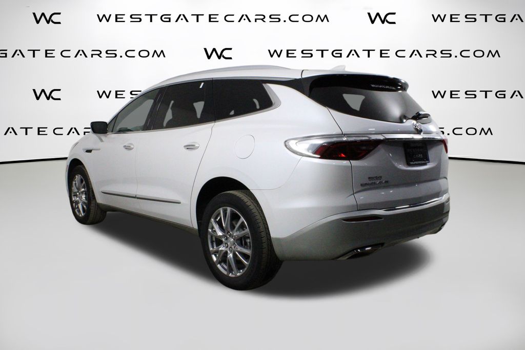 2022 Buick Enclave Essence photo 3
