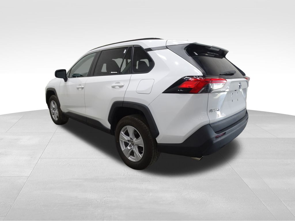 2021 Toyota RAV4 Hybrid LE photo 3