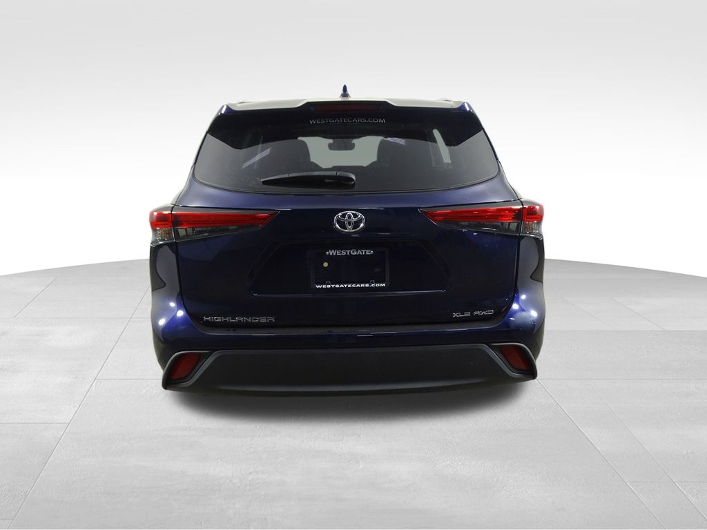 2023 Toyota Highlander XLE photo 3