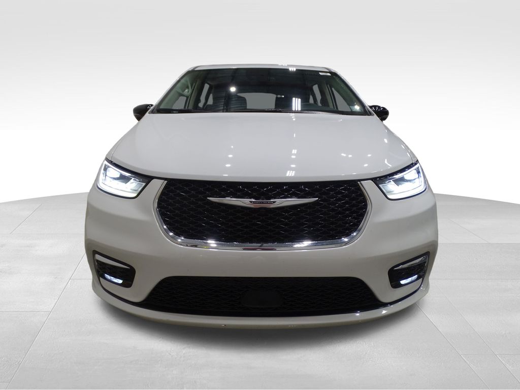 2024 Chrysler Pacifica Touring L photo 2