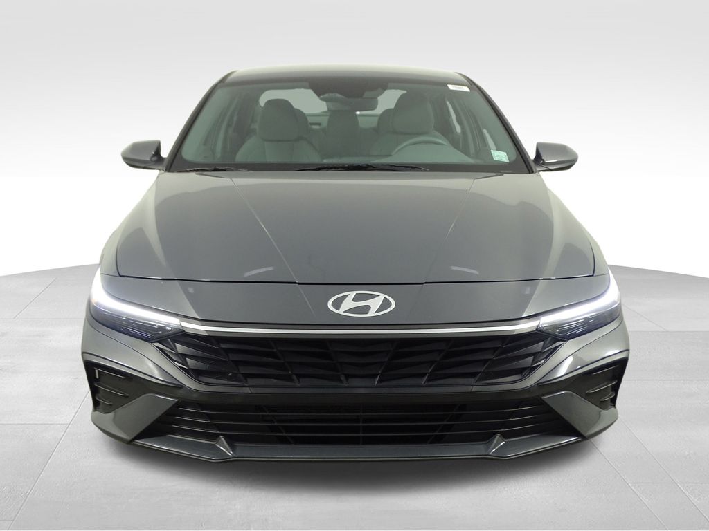 2024 Hyundai Elantra SEL photo 2