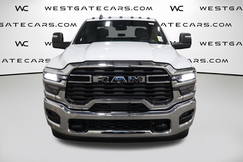 New 2026 Ram 3500 TRADESMAN CREW CAB CHASSIS 4X4 60' CA Pickup