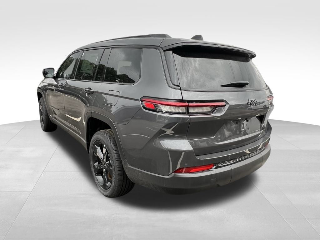 2025 Jeep Grand Cherokee Altitude photo 4