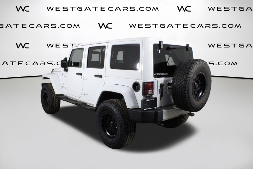 2013 Jeep Wrangler Unlimited Sahara photo 3