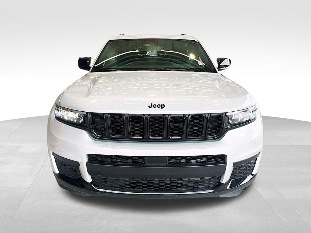 2024 Jeep Grand Cherokee Altitude photo 2