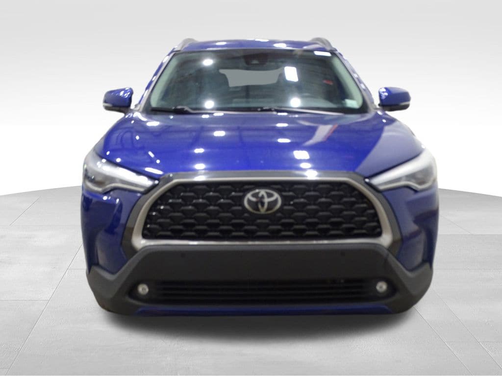 Used 2022 Toyota Corolla Cross XLE with VIN 7MUEAABG4NV001102 for sale in Northfield, Minnesota