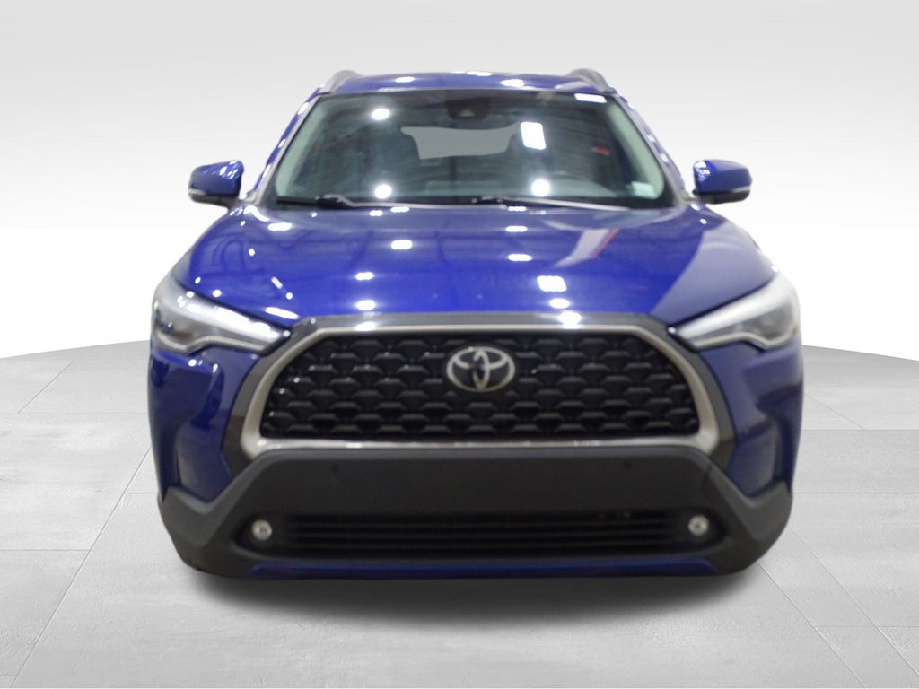 2022 Toyota Corolla Cross XLE photo 2