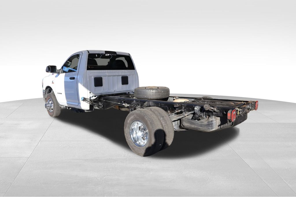 2022 Ram 3500 Tradesman photo 3