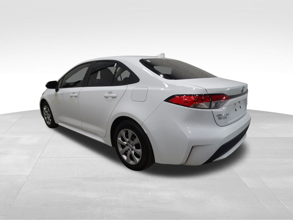 2022 Toyota Corolla LE photo 3