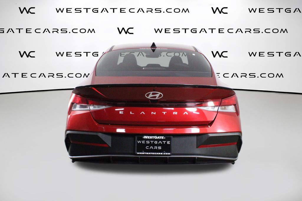 2025 Hyundai Elantra SEL Sport photo 4