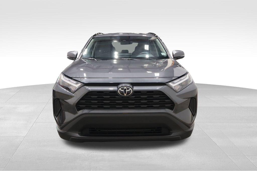 2024 Toyota RAV4 XLE photo 2