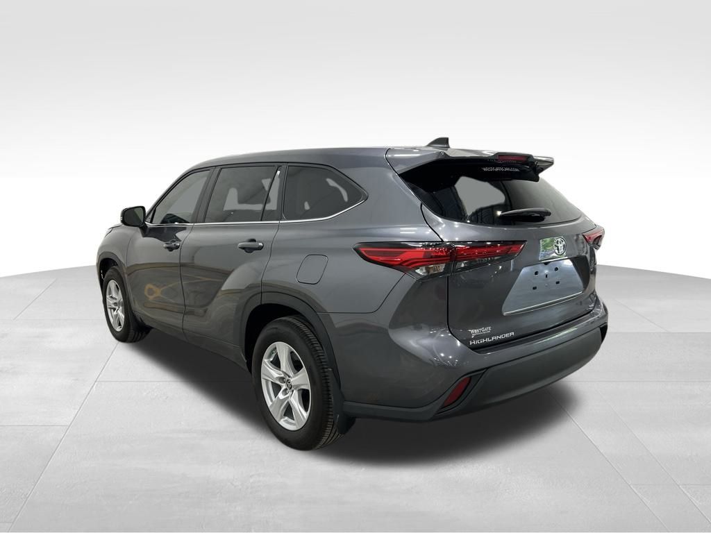 2023 Toyota Highlander L photo 4