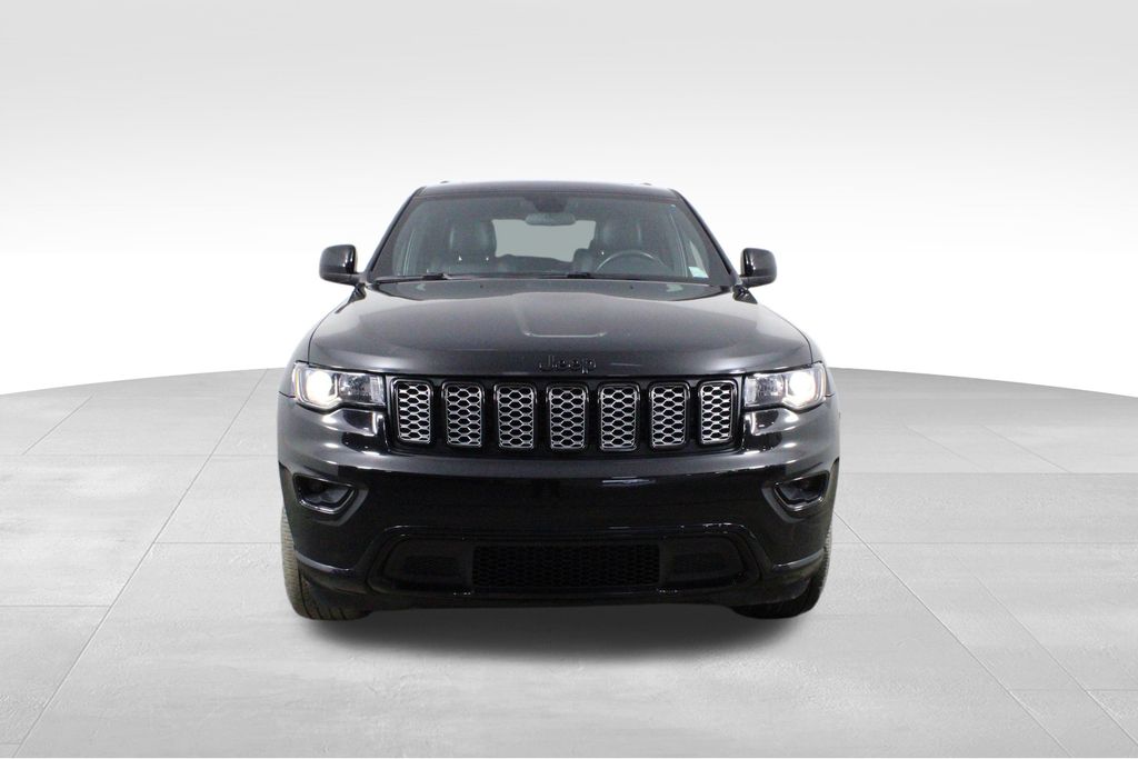 2021 Jeep Grand Cherokee Laredo X photo 2