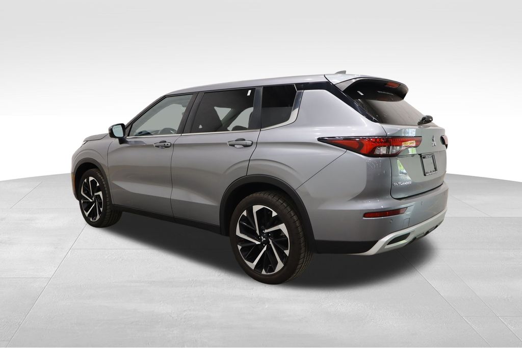2022 Mitsubishi Outlander SE photo 3