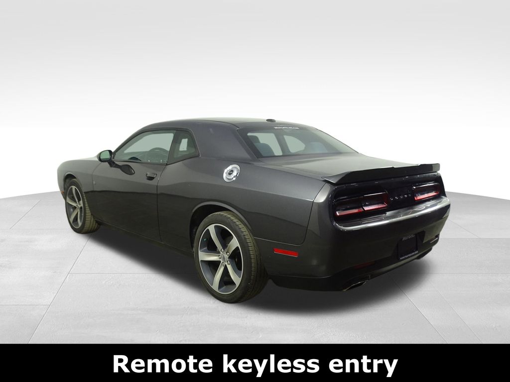 2019 Dodge Challenger SXT photo 3
