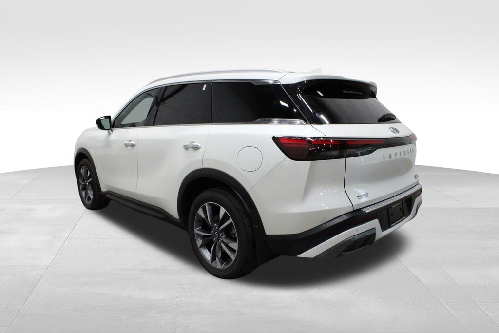 2022 Infiniti QX60 Luxe photo 3