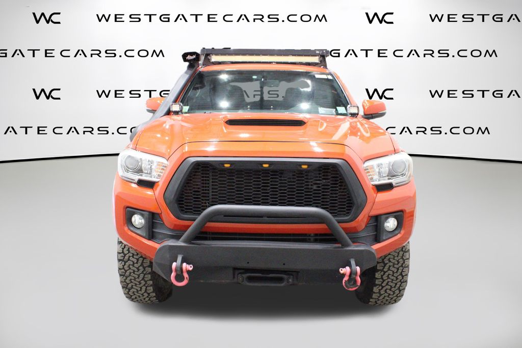2016 Toyota Tacoma TRD Sport photo 2