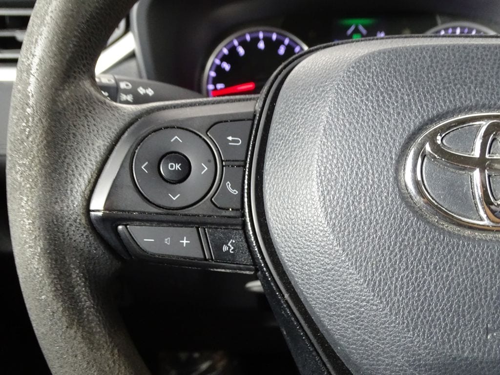 2021 Toyota RAV4 LE - Photo 22