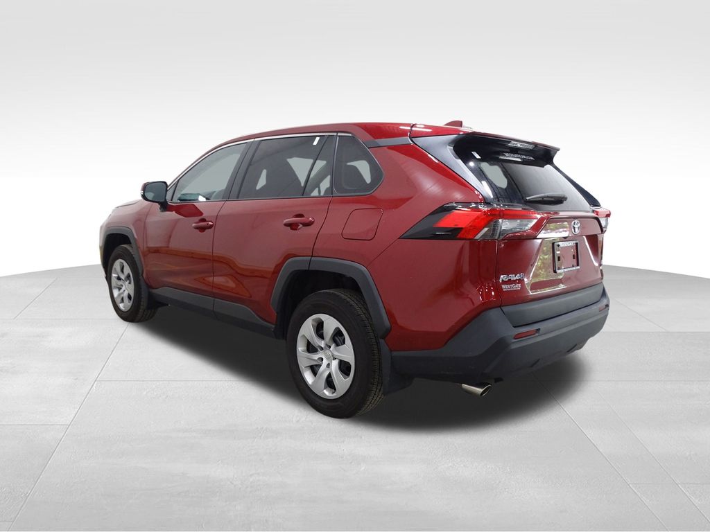 2023 Toyota RAV4 LE photo 3