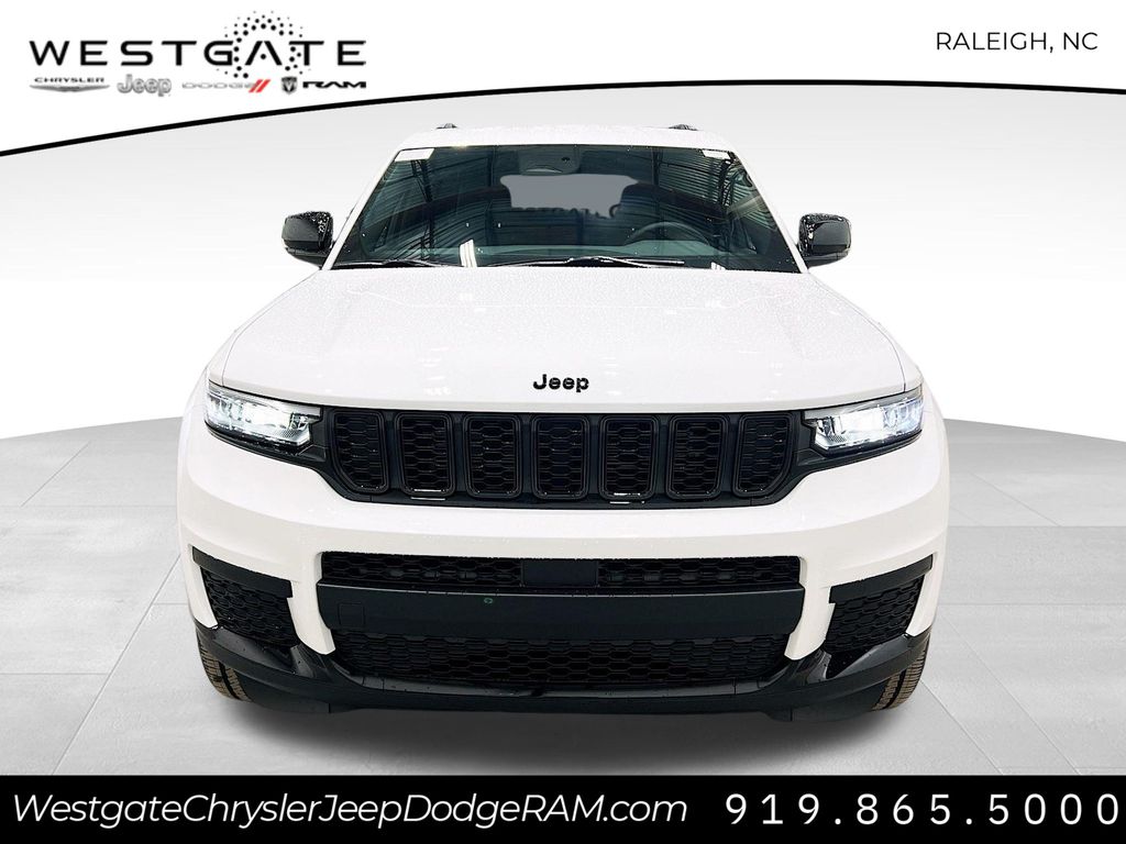 2025 Jeep Grand Cherokee Altitude photo 2
