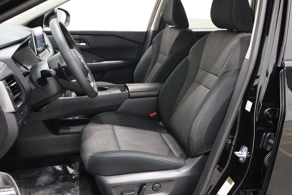 2024 Nissan Rogue SV - Photo 10