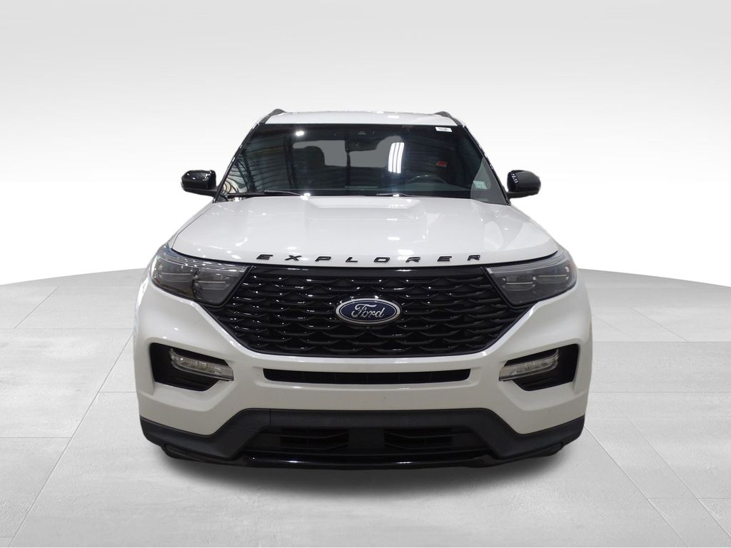 2022 Ford Explorer ST-Line photo 2