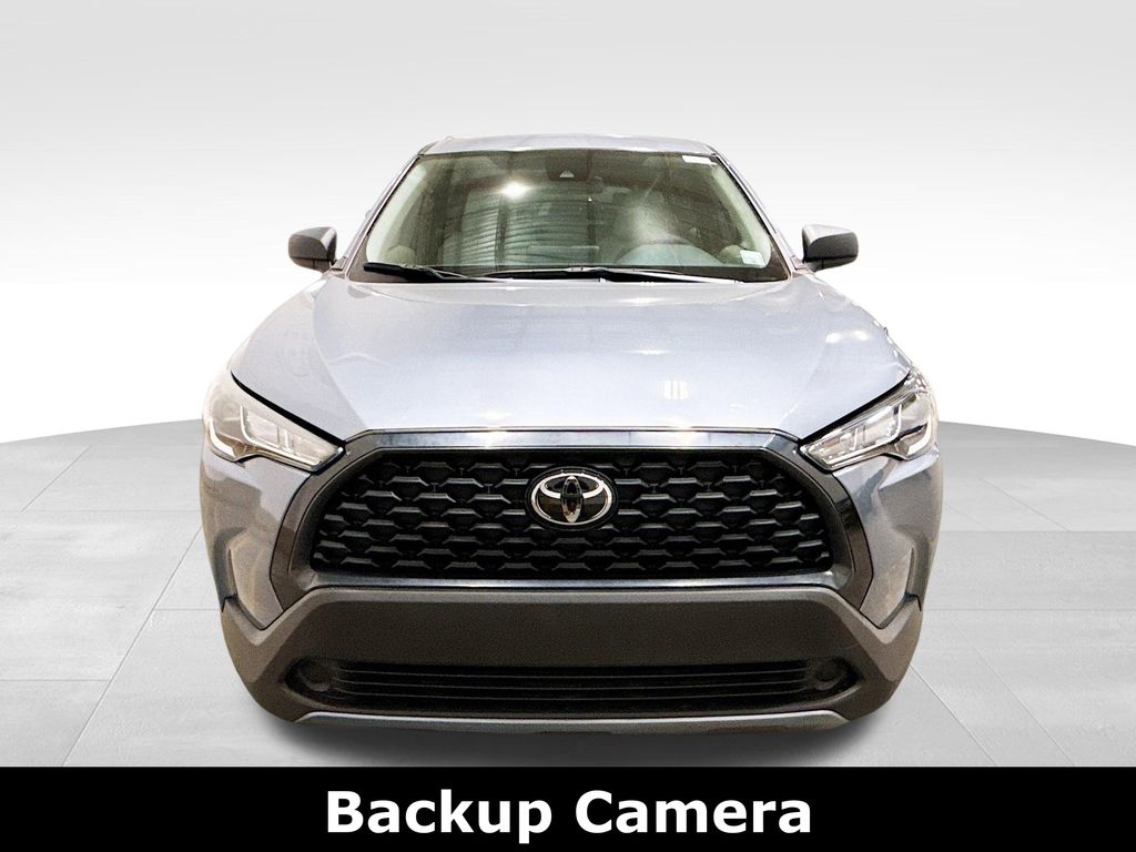 2022 Toyota Corolla Cross L photo 2