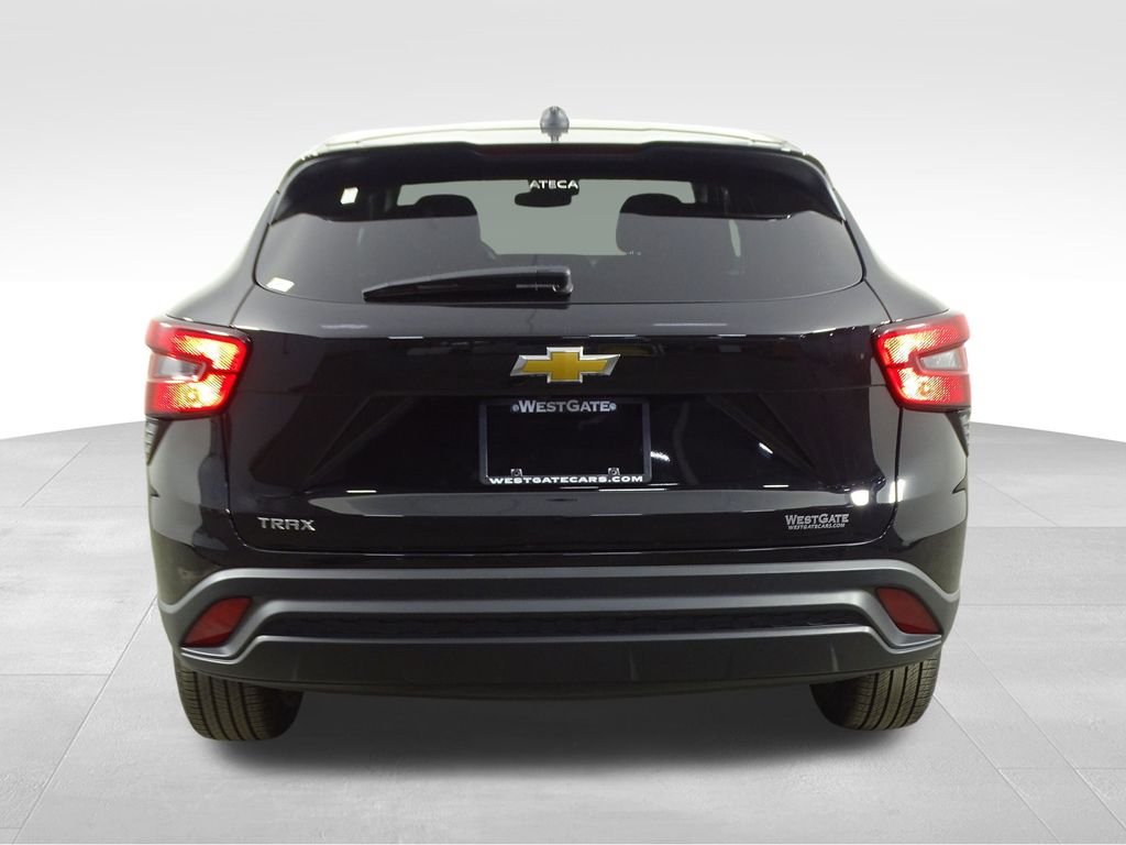 2025 Chevrolet Trax LS photo 4