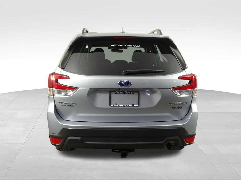 2021 Subaru Forester Premium photo 4