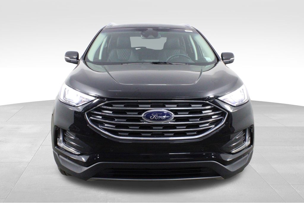 2024 Ford Edge Titanium photo 2